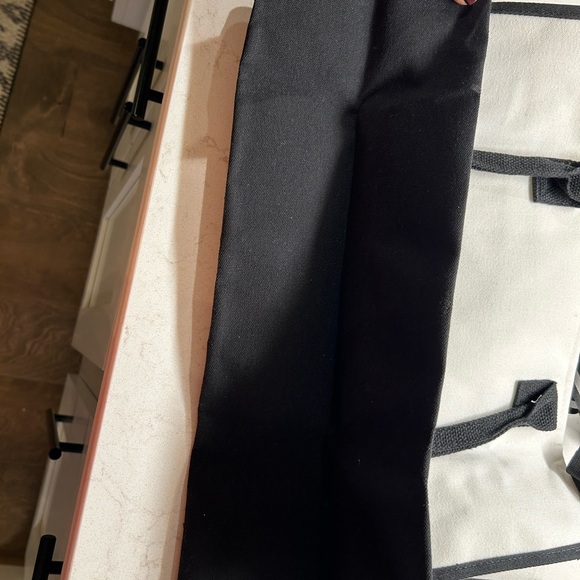 Brand new-F initial Tote with shoulder strap and zipper pouch - Picture 3 of 11
